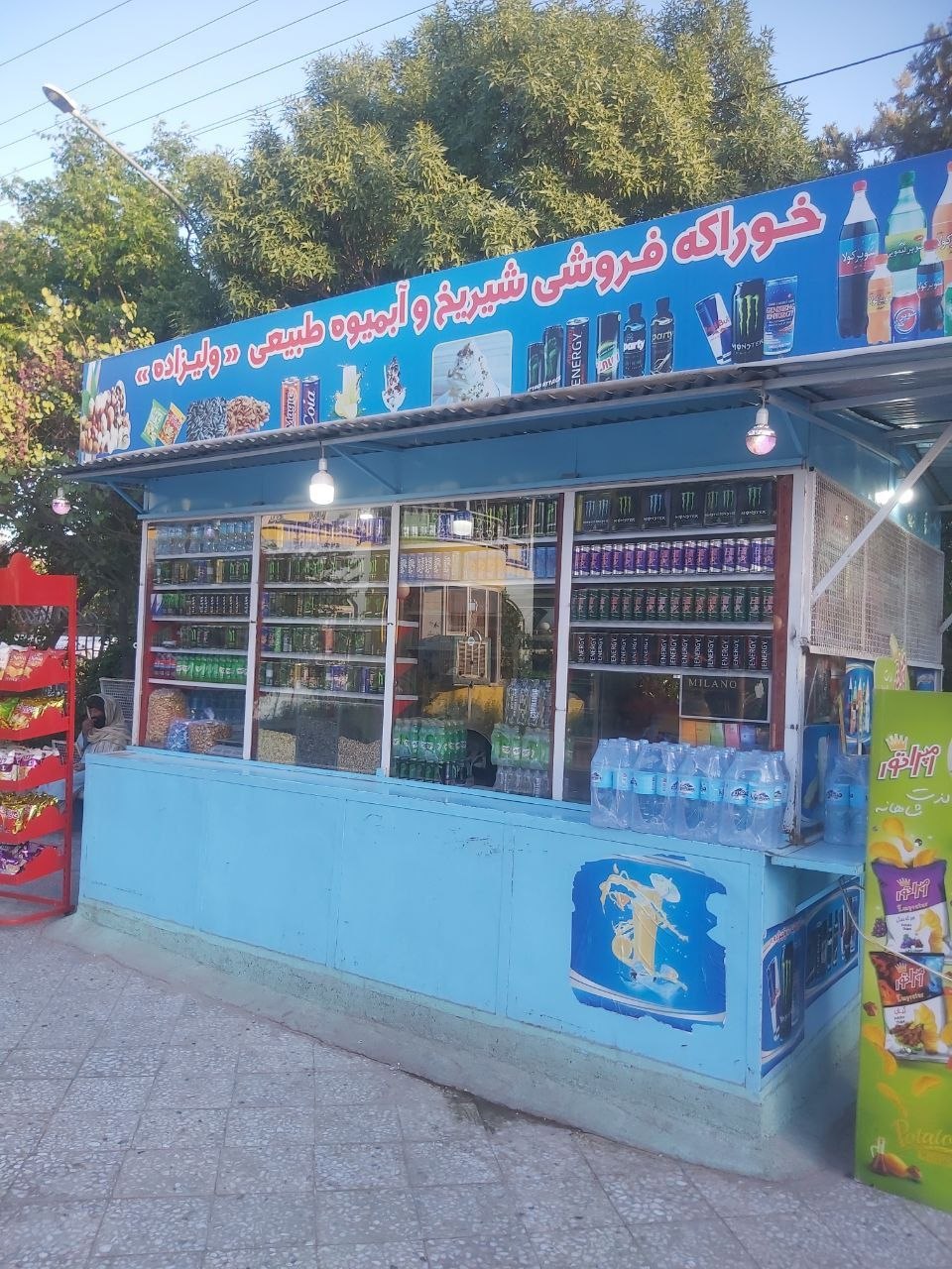 دوکان موادخوراکی درقلب هرات